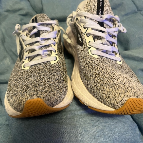 Brooks Athletic Shoes in Gray and White - Picture 7 of 7